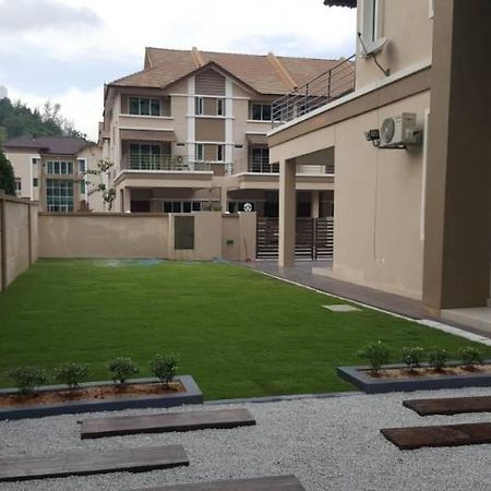 Greenlane 98 / 5 Rooms / 5 Bathrooms / 25 Pax George Town Buitenkant foto